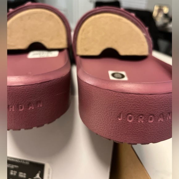 Jordan Slides - Picture 8 of 9